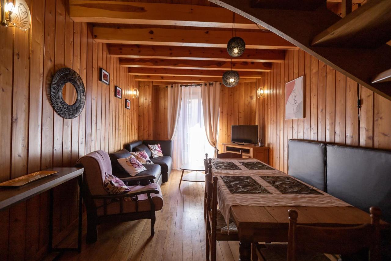La Cabane Du Petit Tour ลองกอญ ภายนอก รูปภาพ